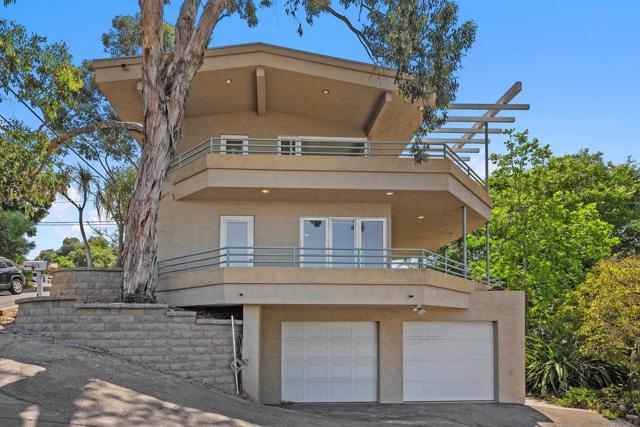 405 W Nutmeg St, San Diego CA: https://media.crmls.org/mediaz/0baeab0f-78fc-444a-8f40-abf3e0c15141.jpg