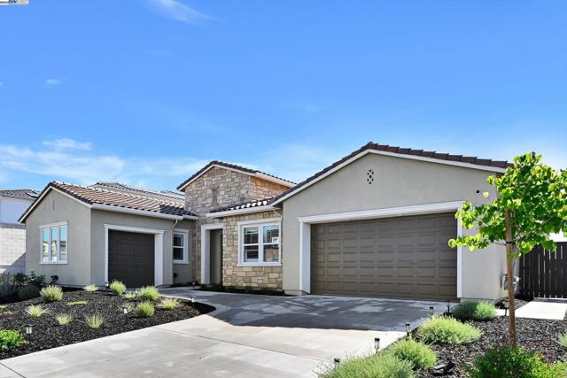 4072 Whitney Vista Ln, Rocklin CA: https://media.crmls.org/mediaz/0baf3958-f415-4bcf-8710-f72b787726ab.jpg