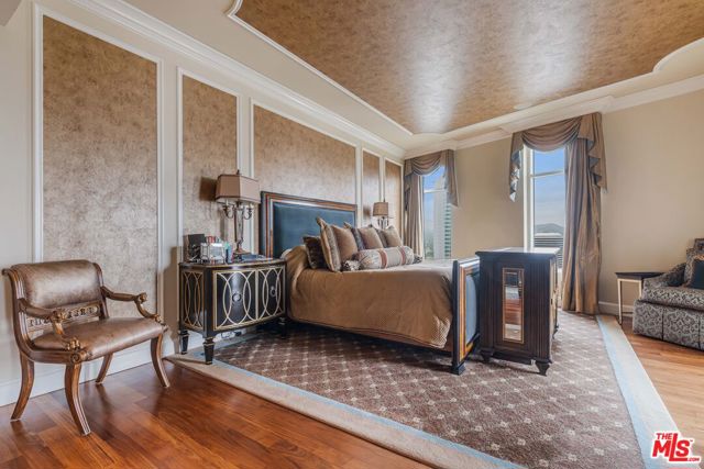 1 W Century Drive, Los Angeles CA: https://media.crmls.org/mediaz/0bafd9c1-309c-492e-b312-f5124b41e4c6.jpg