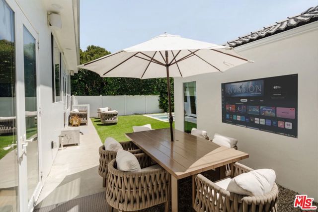4508 Vesper Avenue, Sherman Oaks CA: https://media.crmls.org/mediaz/0bafdd16-b9eb-425d-96b3-a9b852b9415a.jpg