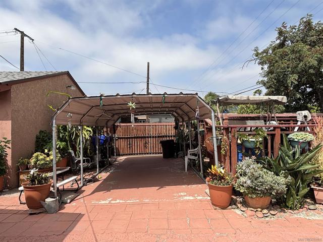872 74 Duval St, San Diego CA: https://media.crmls.org/mediaz/0bb044f7-dae8-41ac-b69c-eff6af50d248.jpg