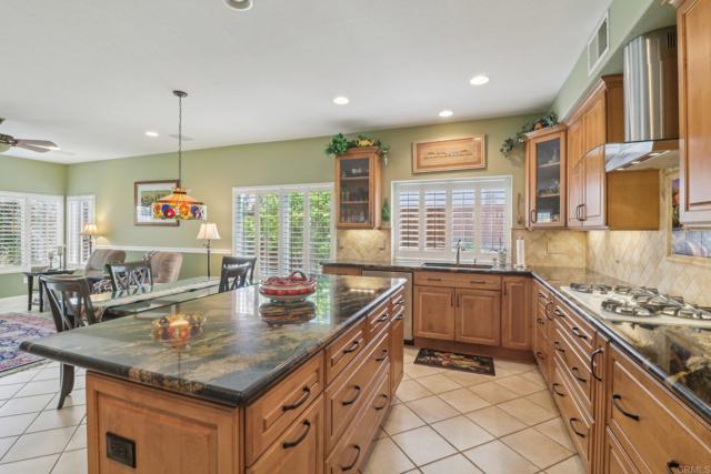 Detail Gallery Image 14 of 63 For 5226 Candlelight St, Oceanside,  CA 92056 - 3 Beds | 3/1 Baths