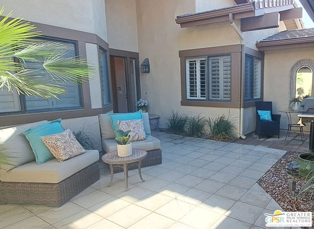 307 Appaloosa Way, Palm Desert CA: https://media.crmls.org/mediaz/0bb06095-1ae3-4435-ad50-6aa2aa1f32cb.jpg