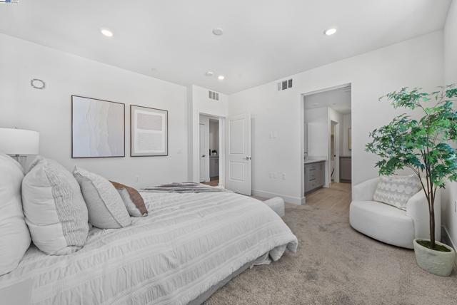 Image 18 of 45 For 44867 Grimmer Blvd  300