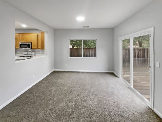 4455 Meadow Valley Cir, Fairfield CA: https://media.crmls.org/mediaz/0bb103d9-eb02-46ae-a8bc-8fd4985d82ec.jpg