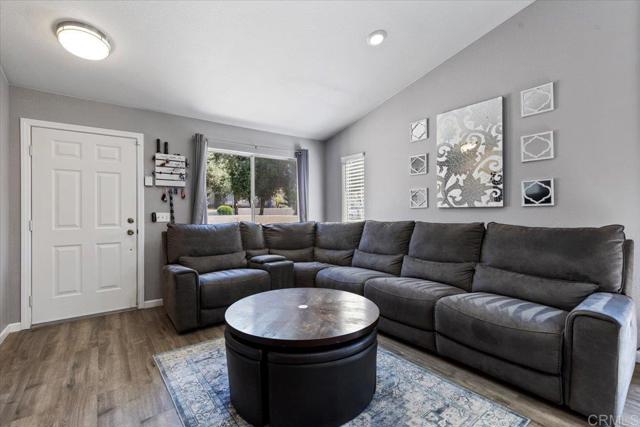 13170 Aurora Drive, El Cajon CA: https://media.crmls.org/mediaz/0bb1f1e5-1f98-400f-b9f8-e7583434cb4f.jpg