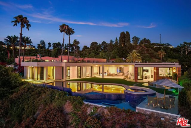 455 Castle Place, Beverly Hills CA: https://media.crmls.org/mediaz/0bb242dd-7b60-4fc9-aadd-6ac0f757c745.jpg