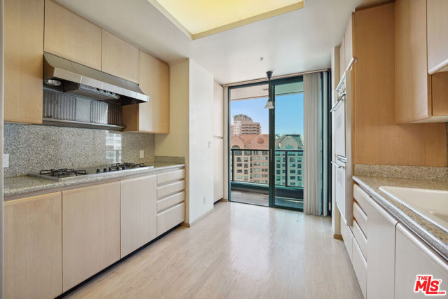 10490 Wilshire Boulevard, Los Angeles CA: https://media.crmls.org/mediaz/0bb31f21-30f7-4e4e-858a-20407d01d8aa.jpg