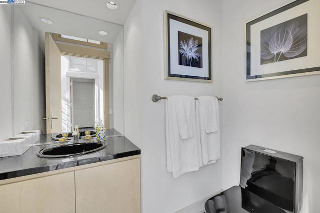 319 Tappan Ter, Orinda CA: https://media.crmls.org/mediaz/0bb37b9e-84f7-436d-aabe-62282f01c845.jpg