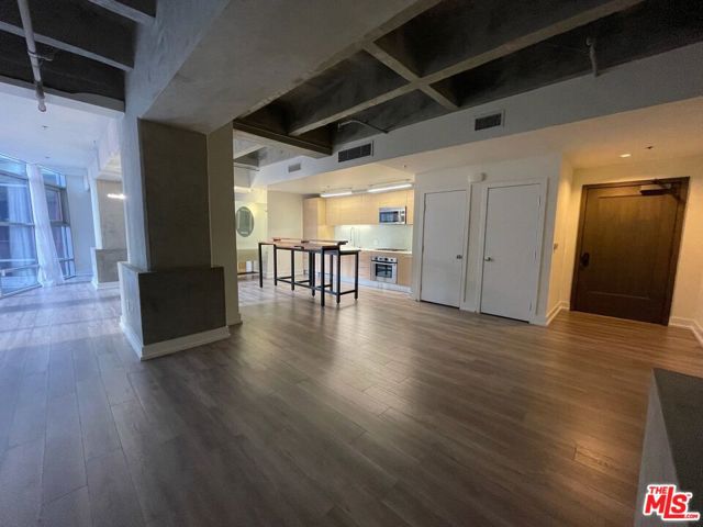 727 W 7th Street, Los Angeles CA: https://media.crmls.org/mediaz/0bb3a607-5fd3-45b7-811c-37ab247f4fa0.jpg