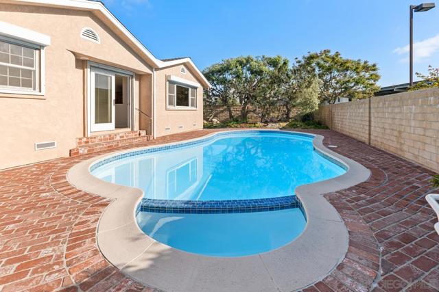 4010 Paducah Dr, San Diego CA: https://media.crmls.org/mediaz/0bb3f830-ac36-4ece-82c4-2529eaee90aa.jpg