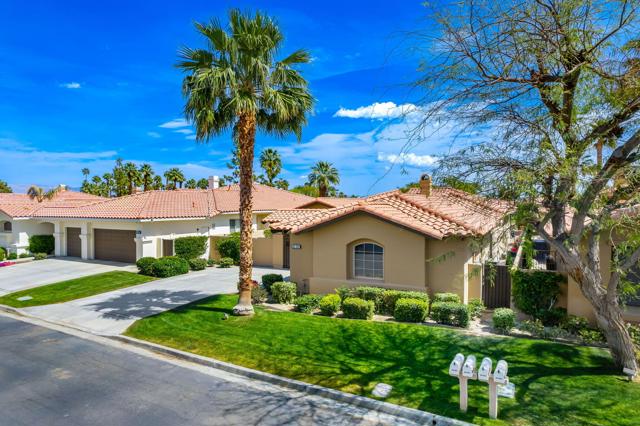 80305 Cedar, La Quinta CA: https://media.crmls.org/mediaz/0bb43c40-3f73-4791-a008-f563c9b7d47f.jpg