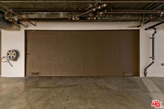 1405 Washington Avenue, Santa Monica CA: https://media.crmls.org/mediaz/0bb44602-92ec-47ba-b2a3-46b12c5617f7.jpg