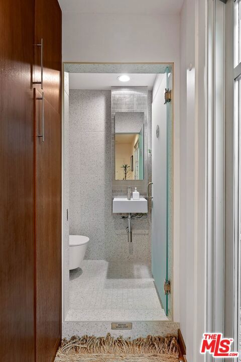 512 Brooks Avenue, Venice CA: https://media.crmls.org/mediaz/0bb44ad3-9406-4148-81be-93b185792a1f.jpg