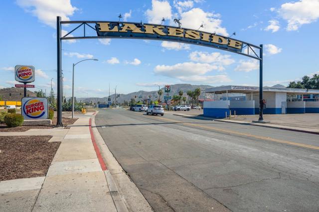 9920 22 River St, Lakeside CA: https://media.crmls.org/mediaz/0bb4b876-2e4d-4390-9276-ffde0940ec87.jpg