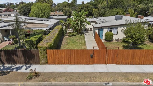 7659 Lindley Avenue, Reseda CA: https://media.crmls.org/mediaz/0bb5955d-c707-4d53-be2f-0db5922338d6.jpg