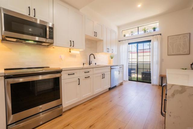 270 Dahlia Ave, Imperial Beach CA: https://media.crmls.org/mediaz/0bb5efc7-648f-4c6c-8979-0fce02f79216.jpg