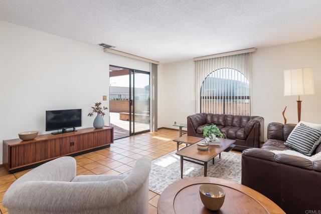 Detail Gallery Image 9 of 48 For 634 via Santa Cruz, Vista,  CA 92081 - 2 Beds | 2 Baths
