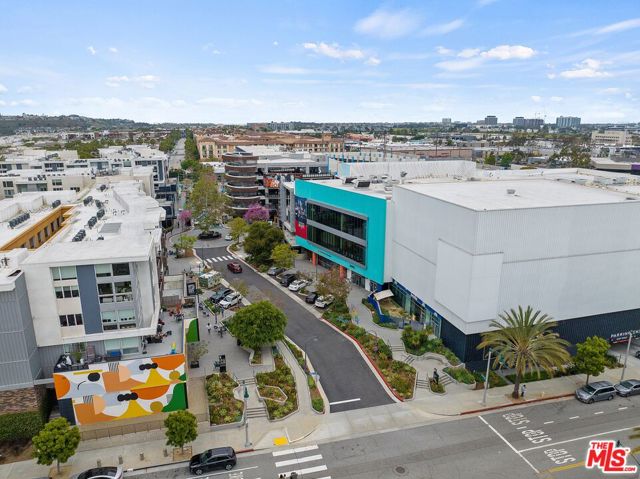 12923 Bluff Creek Drive, Los Angeles CA: https://media.crmls.org/mediaz/0bb67629-eb54-48b7-bf6b-37a3f80781de.jpg