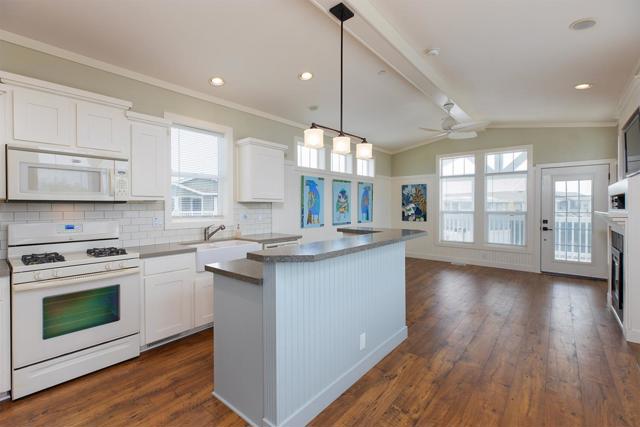 2395 Delaware Avenue, Santa Cruz CA: https://media.crmls.org/mediaz/0bb69686-0362-4075-a3da-f8596a202c76.jpg