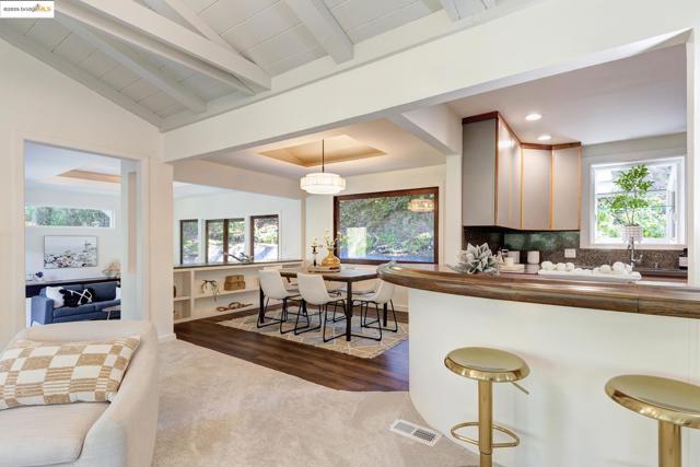 3 Mountain View Pl, Lafayette CA: https://media.crmls.org/mediaz/0bb70409-d04d-4f8b-abc3-8eaa9197ca5f.jpg