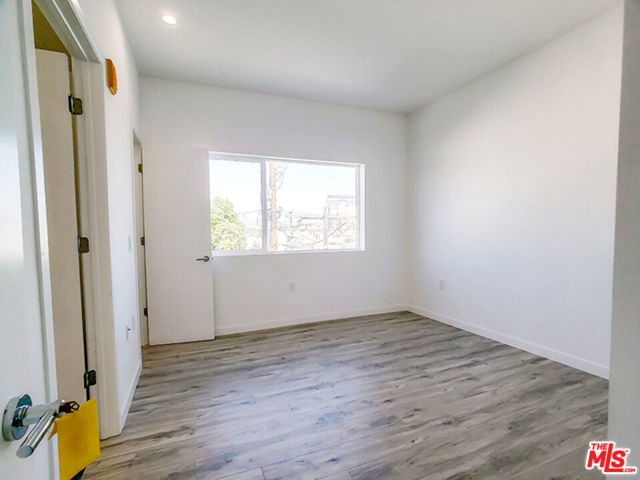 1229 S Kingsley Drive, Los Angeles CA: https://media.crmls.org/mediaz/0bb79668-dd06-4a43-b4e0-9122607e7602.jpg