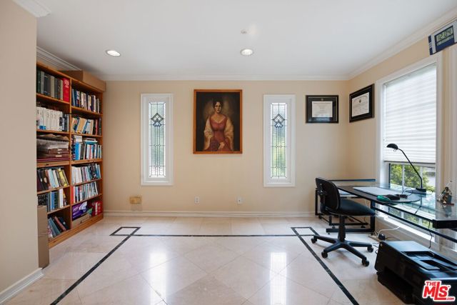 2431 Benedict Canyon Drive, Beverly Hills CA: https://media.crmls.org/mediaz/0bb7e7aa-2489-4c39-8385-a0550ecf32ae.jpg