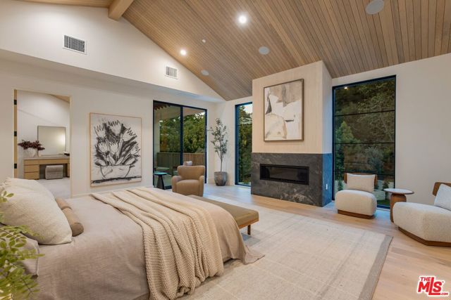 1749 Mandeville Lane, Los Angeles CA: https://media.crmls.org/mediaz/0bb869d5-ff57-4380-baff-fc7405755f10.jpg