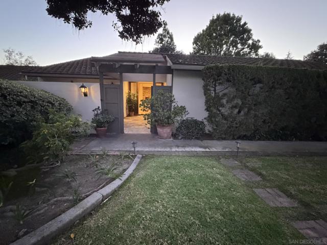 16902 Via de Santa Fe, Rancho Santa Fe CA: https://media.crmls.org/mediaz/0bb8a176-a5fa-4806-852a-2aff069cae4b.jpg
