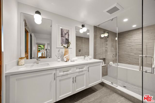 8811 Wonderland Avenue, Los Angeles CA: https://media.crmls.org/mediaz/0bb8a989-8f97-4c23-b291-bee2309589fd.jpg