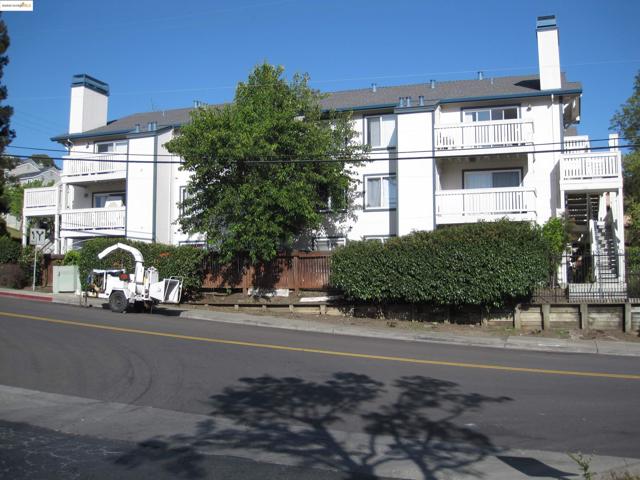 26811 Hayward Blvd, Hayward CA: https://media.crmls.org/mediaz/0bb99d19-9a87-4797-92fd-132b90c1b48b.jpg