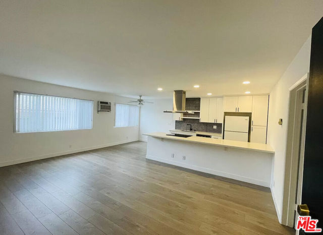 1009 N Edinburgh Avenue, West Hollywood CA: https://media.crmls.org/mediaz/0bb9a2f8-dfa6-4a73-be12-119f00758780.jpg
