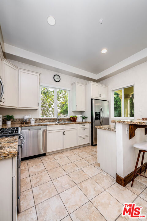 4125 W Hood Avenue, Burbank CA: https://media.crmls.org/mediaz/0bba1c25-a9f8-4a50-8aaa-1be326310230.jpg