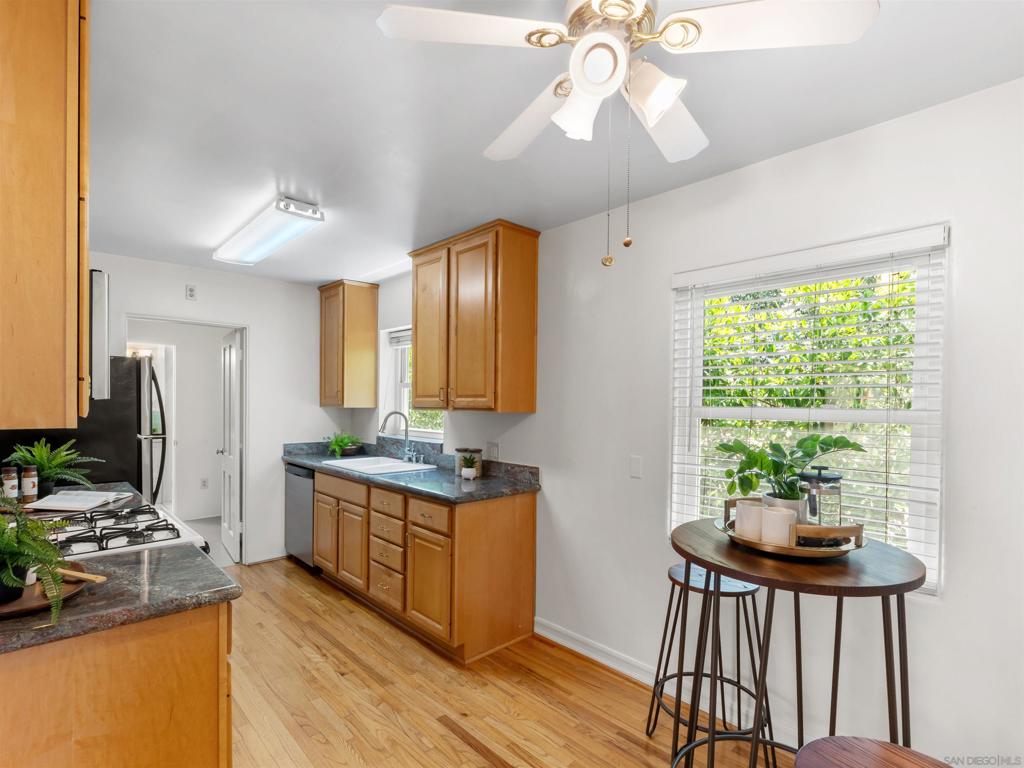 2136 Guy Street - photo 11