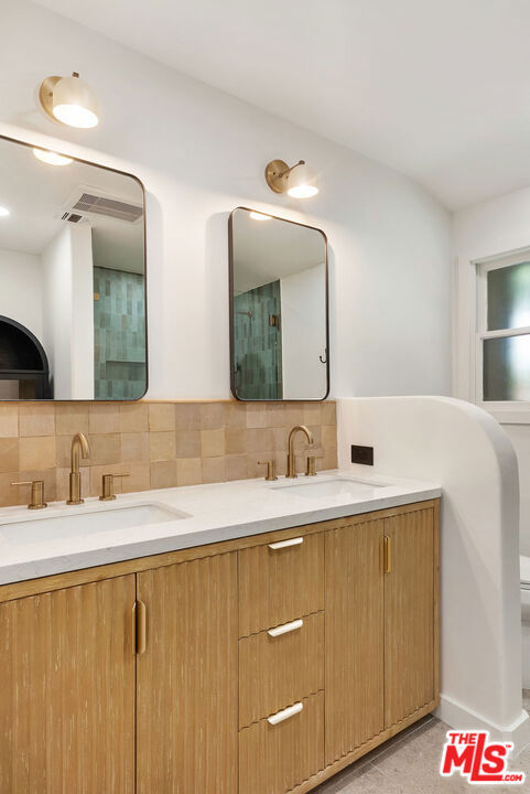 2049 Watson Street, Glendale CA: https://media.crmls.org/mediaz/0bba88b3-df5f-496a-91b9-b9540c359f7b.jpg