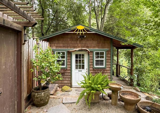 281 Olson Road, Soquel CA: https://media.crmls.org/mediaz/0bbb0a53-b13c-4304-91e1-82065e82bb8e.jpg