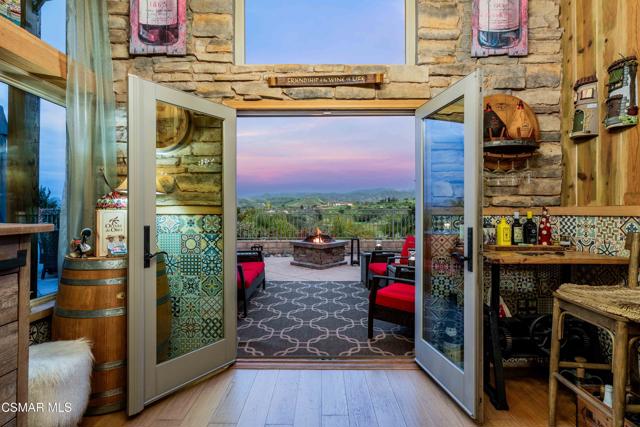 452 Fresh Meadows Road, Simi Valley CA: https://media.crmls.org/mediaz/0bbc0c11-efc9-4126-bf4c-eebcaf212d96.jpg