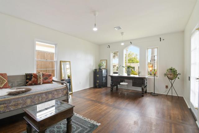 1032 Alberta Pl, San Diego CA: https://media.crmls.org/mediaz/0bbc1e51-14cc-4448-9b60-1508337bd1da.jpg