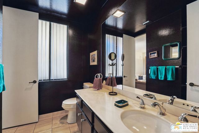 1445 Via Isla, Palm Springs CA: https://media.crmls.org/mediaz/0bbc7b4a-43ff-41ea-8f89-1ad04fc435da.jpg