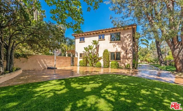 5427 Genesta Avenue, Encino CA: https://media.crmls.org/mediaz/0bbc83b6-8cb5-4e0e-9230-a1670ed9f4f8.jpg