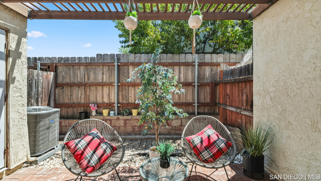 209 Espanas GLN, Escondido CA: https://media.crmls.org/mediaz/0bbc88a0-edb2-4534-8d0a-ed2a9d2ce258.jpg