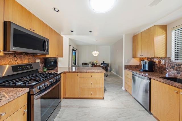1366 Tiffany N Circle, Palm Springs CA: https://media.crmls.org/mediaz/0bbd08da-7eea-427f-8879-5b011de36c45.jpg