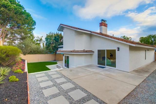 10415 Mesa Madera Dr, San Diego CA: https://media.crmls.org/mediaz/0bbe8ab3-8755-47ee-9f4f-65d468ac453e.jpg