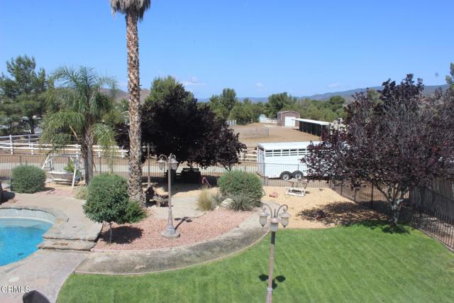 35135 Caprock Road, Santa Clarita CA: https://media.crmls.org/mediaz/0bbebc21-928b-49dd-8e80-fe9192ca2945.jpg