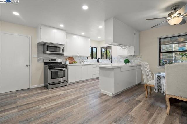 41351 Fremont Blvd, Fremont CA: https://media.crmls.org/mediaz/0bbf3ab2-e88e-4b2b-a79b-2b97b9671263.jpg