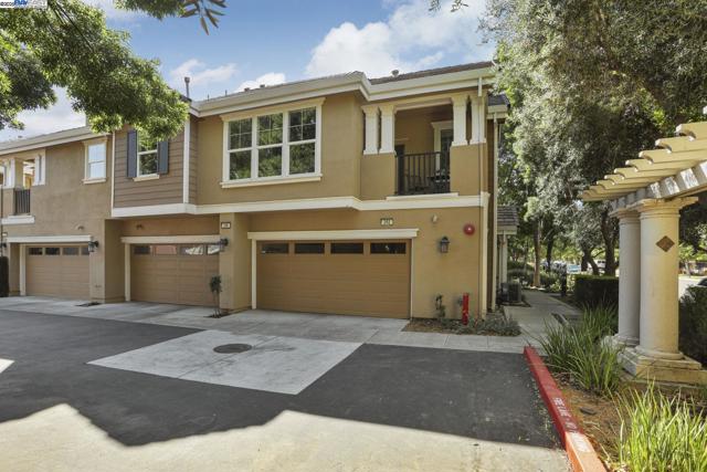 292 W Lucita Way, Mountain House CA: https://media.crmls.org/mediaz/0bbf8670-ef7f-4f7f-8d41-773234c33434.jpg