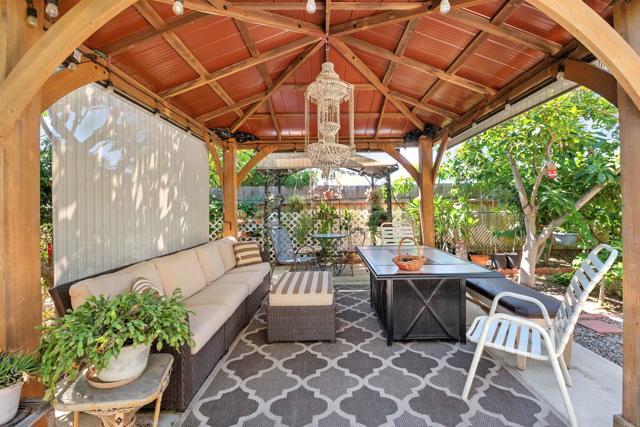 Detail Gallery Image 3 of 27 For 10005 White Pine Ln, Santee,  CA 92071 - 4 Beds | 3 Baths