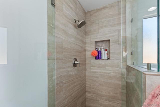 704 Matagual Dr, Vista CA: https://media.crmls.org/mediaz/0bc096fa-0079-4e2e-8aba-d72c026b5d63.jpg