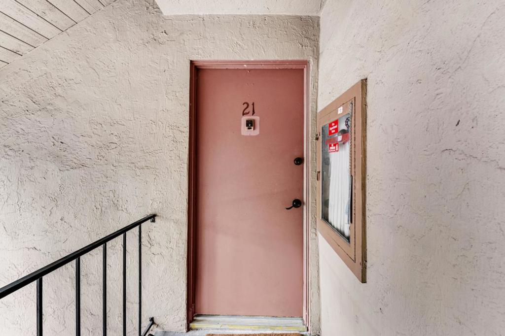 https://media.crmls.org/mediaz/0bc09cf9-8ef3-4ec3-b68e-b63783d92a2e.jpg?preset=X-Large