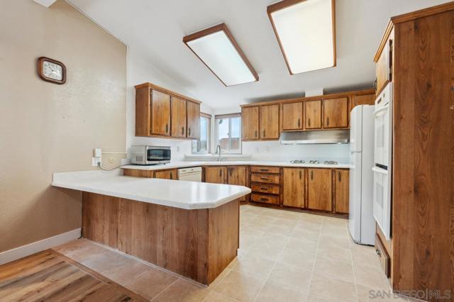1831 Nova Gln, Escondido CA: https://media.crmls.org/mediaz/0bc0bd3b-8eb3-4d98-ad7e-96f441eaf021.jpg